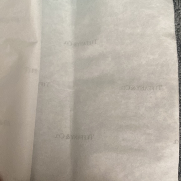 Authentic Tiffany bag with Tiffany tissue wrapping paper - Picture 3 of 3